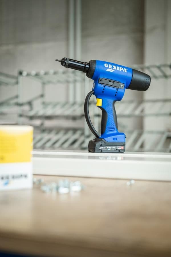 FireBird Pro CAS mit 1 Li-Ion Akku 18V - 2,0 Ah / Ladegerät in L-Boxx 4
