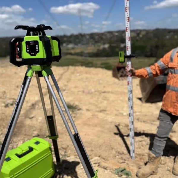 Z99R Dual-Grade-Laser-Nivelliergerät mit rotem Strahl 4